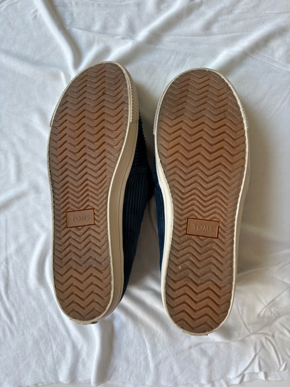 TOMS Slip On Shoes - Picture 3 of 5